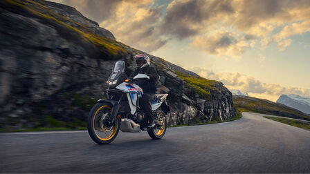 A városi utcákon és a hegyek között is megállja a helyét